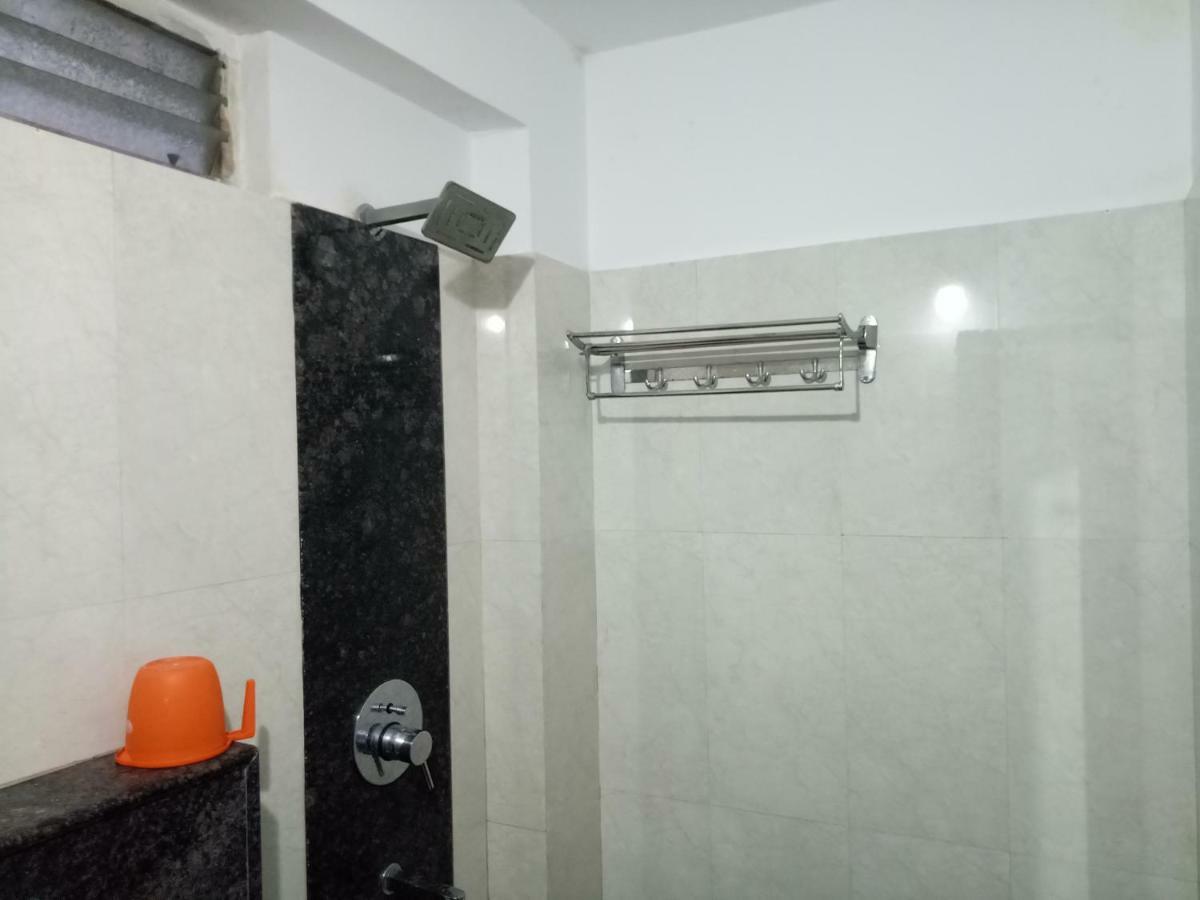 Assam Jatri Niwas Hotel Пури Екстериор снимка