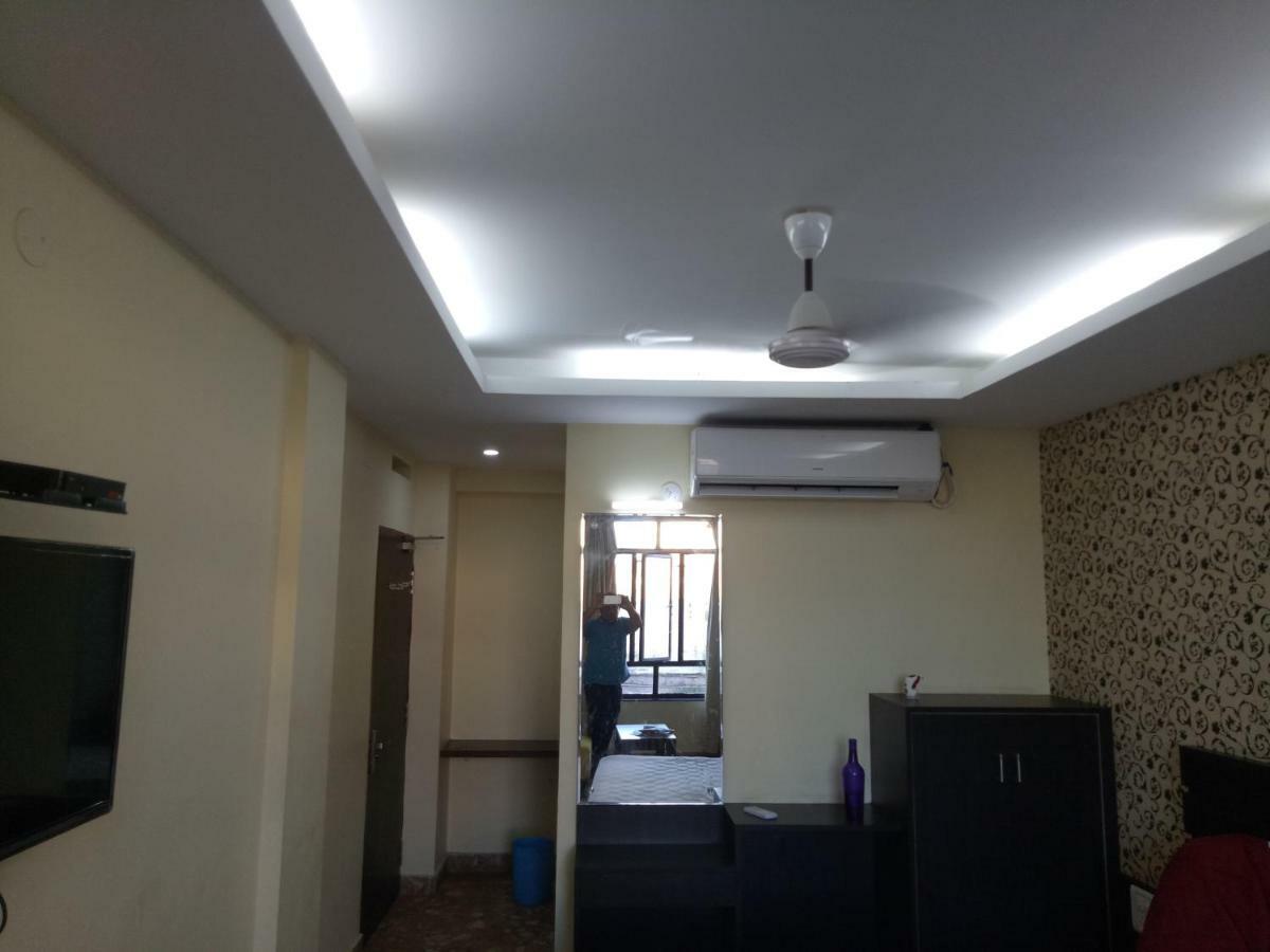 Assam Jatri Niwas Hotel Пури Екстериор снимка